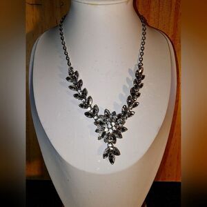 Elegant Silver Necklace with Crystal Accents NWOT 18"